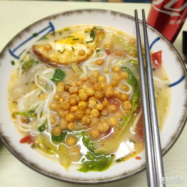 老板,來(lái)一碗五谷漁粉