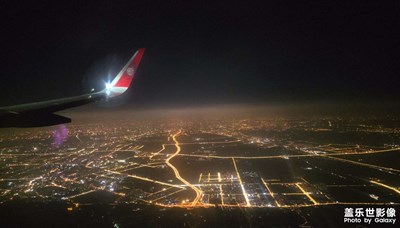 【春之夜】在飛機(jī)上看夜景