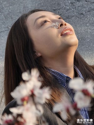 S25 Ultra人像拍攝:櫻花樹(shù)下站誰(shuí)都美