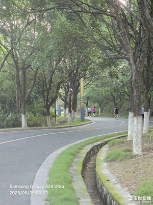 【愛?運(yùn)動】運(yùn)動使我快樂之‘晨跑’