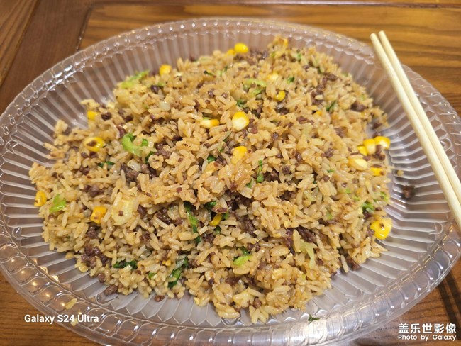 牛肉碎雞蛋炒飯。。。。