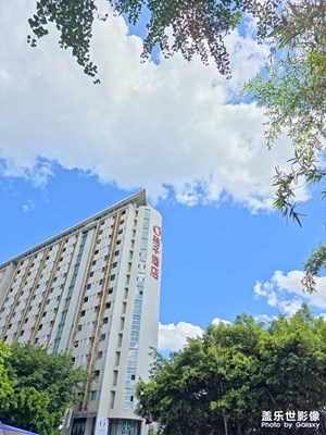 朗照下的桔子酒店/原片+簡(jiǎn)單PS