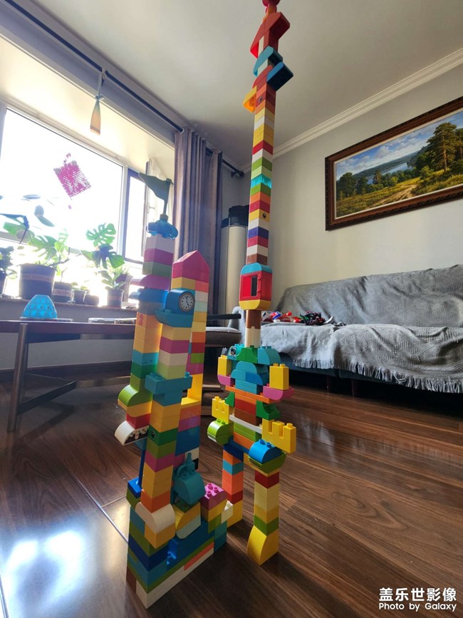 孩子自己搭的積木