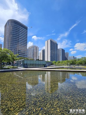 藍(lán)藍(lán)的初秋