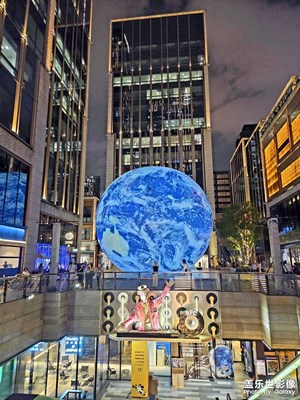 巨大地球和超級(jí)月亮