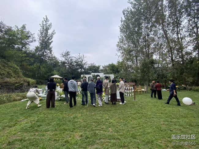 【城市溫度】深秋的草坪婚禮