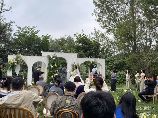 【城市溫度】深秋的草坪婚禮