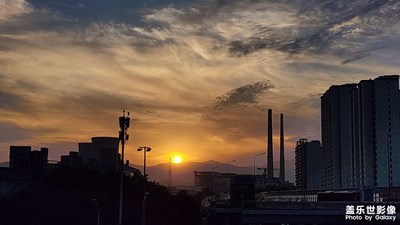 【節(jié)日里的影像】+假期前的天空