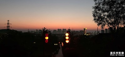 夕陽西下，斷腸人在天涯