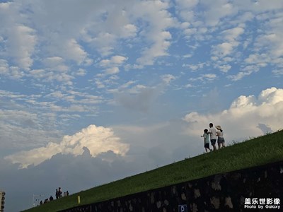 節(jié)日里的影像-未能遠(yuǎn)行