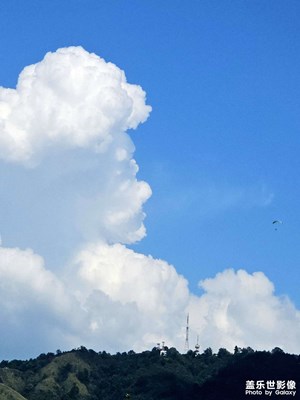 S23Ultra 云的變裝秀：母親與小丑的天際邂逅