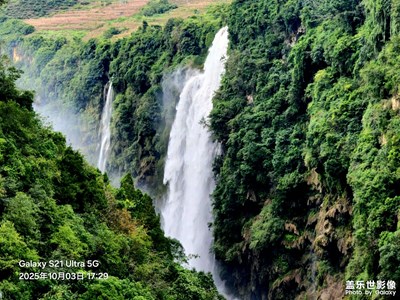 馬嶺河峽谷素有“地球最美傷疤”“天溝地縫百瀑谷”