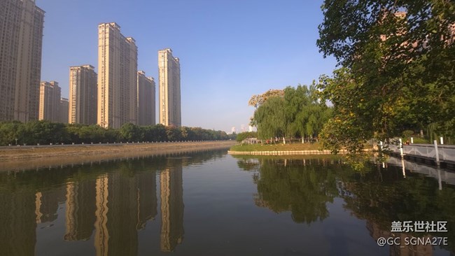 橋下晨跑拍的風(fēng)景