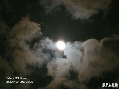 【小團(tuán)圓】靜謐夜色，斜掛天際