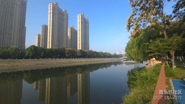 橋下晨跑拍的風(fēng)景