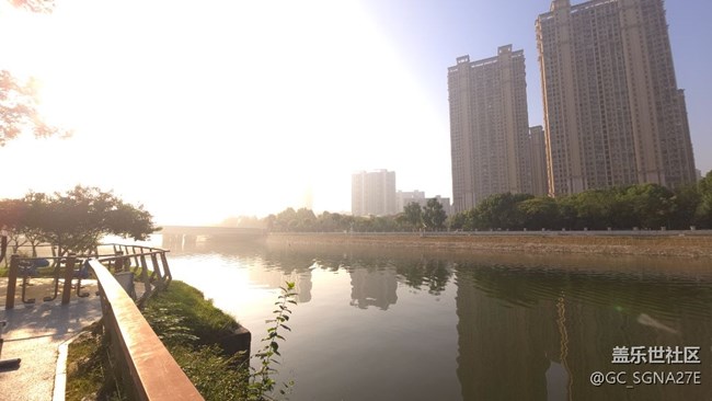 橋下晨跑拍的風(fēng)景