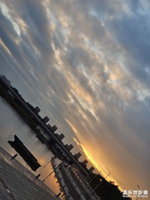 【小團(tuán)圓】孤舟