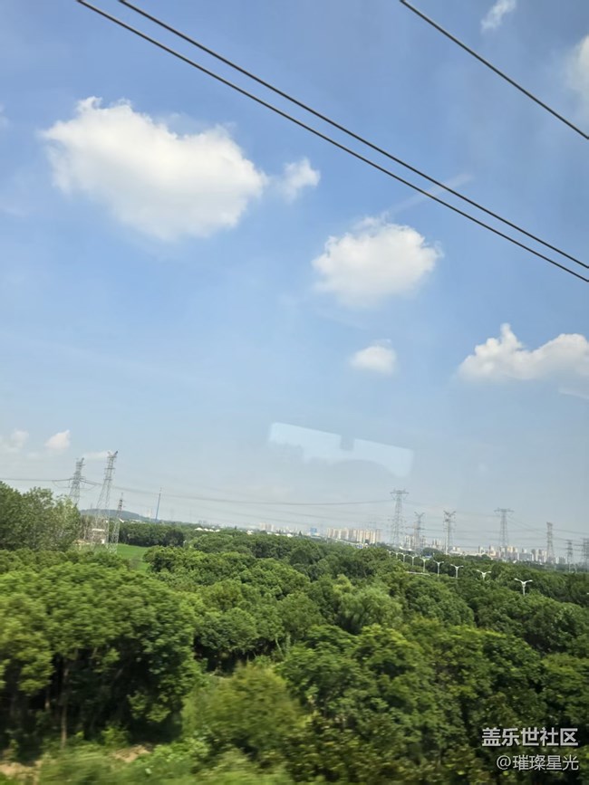 【生活微光】高鐵上看云