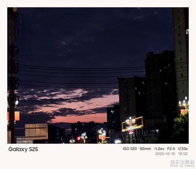 《夜生活》—用鏡頭框住塞博夜景