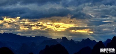 守得云開霧散見日明