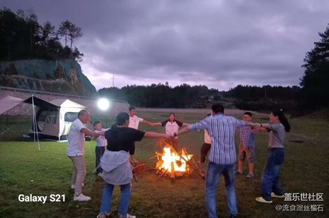 【拾秋鏡畫(huà)】露營(yíng)