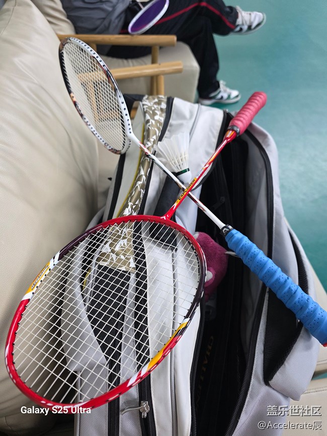 沈陽星粉集結(jié)羽毛球館！夏日揮拍活力滿，手機(jī)鏡頭定格熱血瞬間