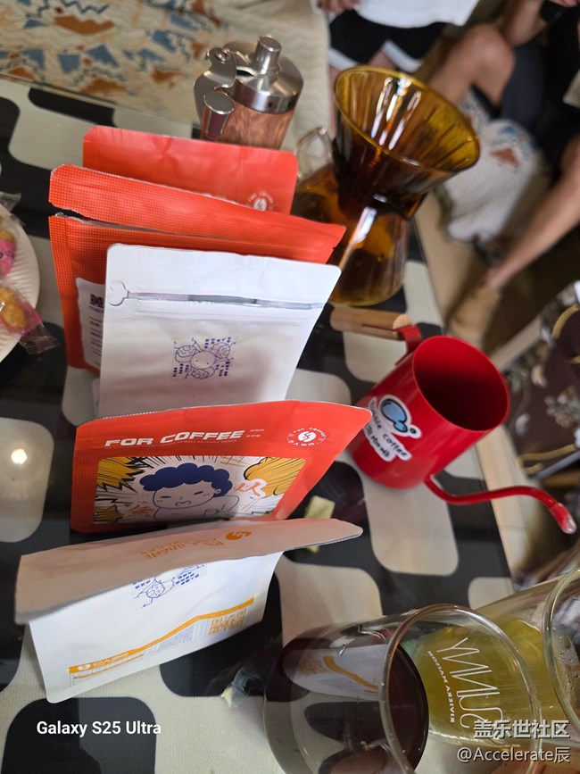 沈陽星粉聚首！咖啡館里的手沖香與鏡頭里的拉花美