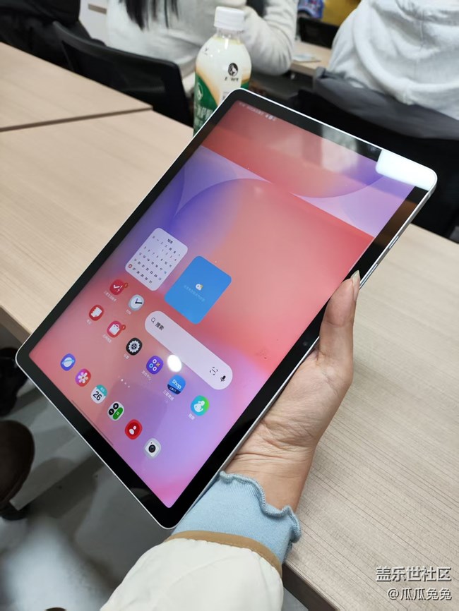 星粉家人再度歡聚！每一次相聚都滿含期待，而此次的核心驚喜，便是三星Galaxy Tab S11輕旗艦智能便攜平