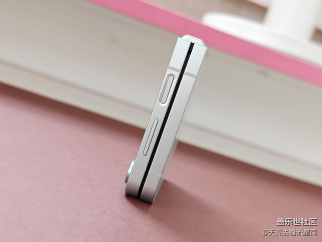 三星Galaxy Z Flip6體驗(yàn)：有顏值有實(shí)力的AI小折疊手機(jī)