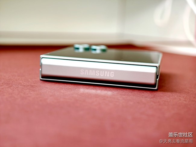 三星Galaxy Z Flip6體驗(yàn)：有顏值有實(shí)力的AI小折疊手機(jī)