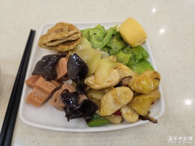 以素食為引，清空生活的冗余。
舌尖清凈了，心也跟著靜了下