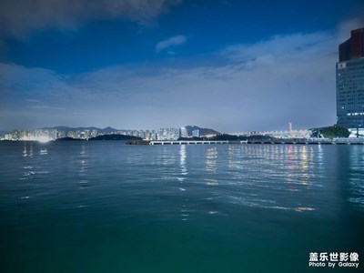 《綠淡藍(lán)》