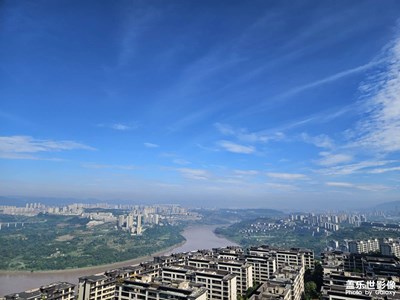 云淡天藍，遠山近水美