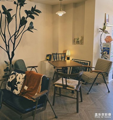 【色彩對話】多巴胺色彩的咖啡廳