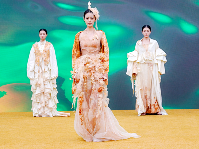 小柿子撬動大產(chǎn)業(yè)，中國三星助力灣里村繪就鄉(xiāng)村振興新圖景