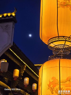 少年回頭望，笑我還不快跟上。