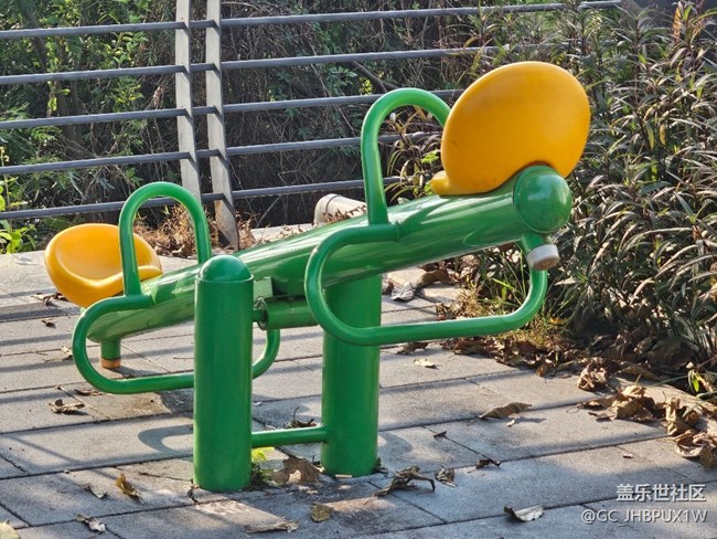 【街巷秋痕】小區(qū)巷口