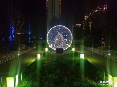 燈光下，夜幕降臨