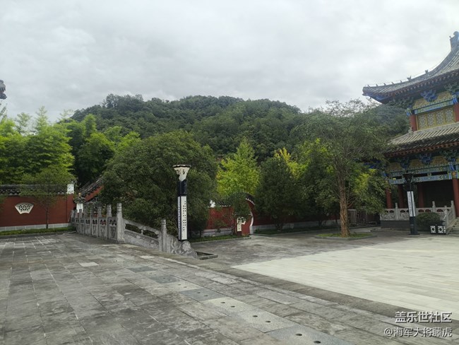 【秋末山景】秋末山徑里，藏著時(shí)光的溫柔