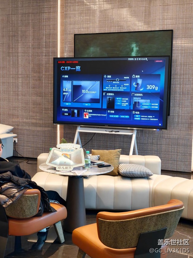 三星三折疊真機上手！10英寸巨屏+AI生產(chǎn)力太香了?