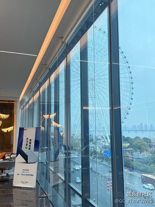 在三星分享會上，我上手體驗了 Galaxy Z TriFold。