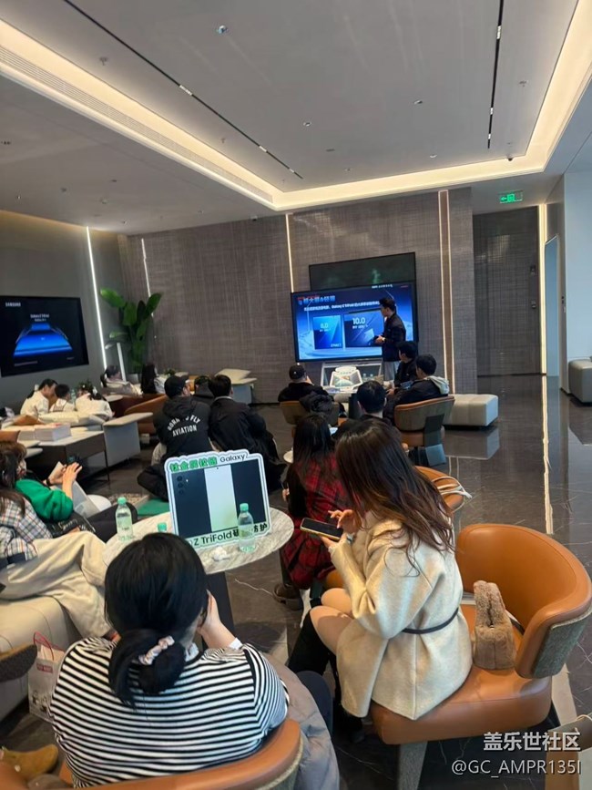 一款性能拉滿了的手機！