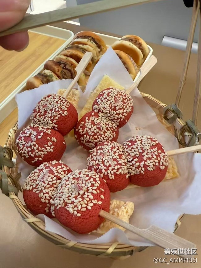 一款性能拉滿了的手機！