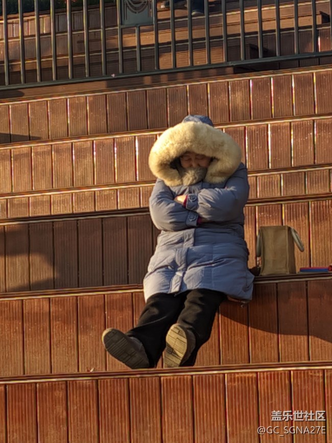 反復(fù)試錯，三星手機終于吃上最近很火的理光GR谷歌相機