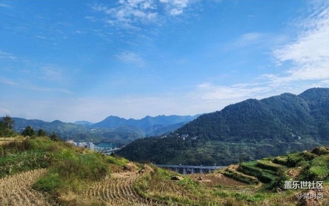 【折疊屏手機(jī)里的春夏秋冬】秋高氣爽