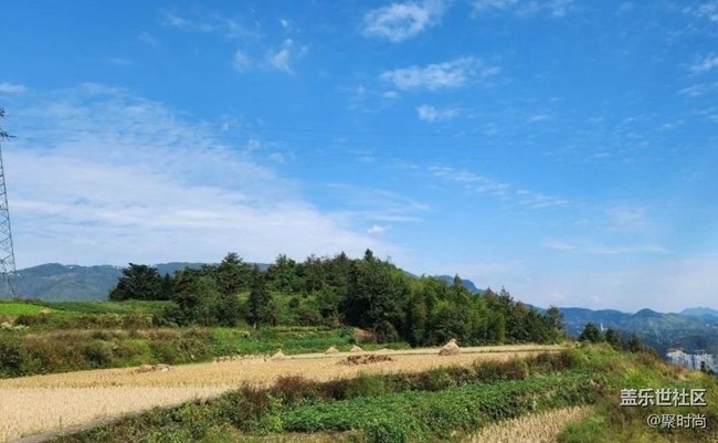 【折疊屏手機(jī)里的春夏秋冬】秋高氣爽