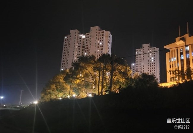 【折疊屏手機里的春夏秋冬】秋夜