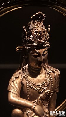 萬相重光-菩薩低眉