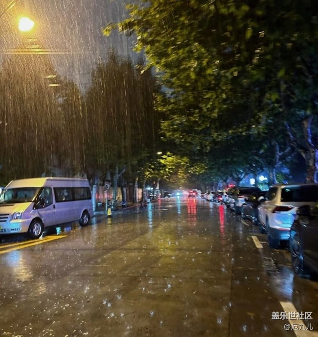 【折疊屏手機(jī)里的春夏秋冬】秋雨夜
