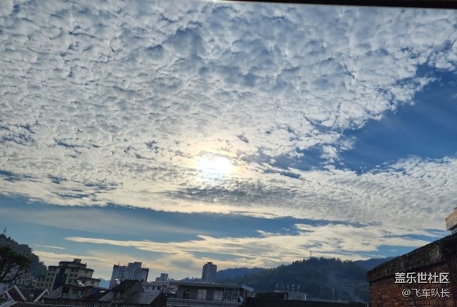 【折疊屏手機(jī)里的春夏秋冬】秋季天空